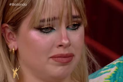 Coti Romero se quebró en llanto luego de que Ángel de Brito la salvara de ir al teléfono (Foto: Captura Bailando 2023 / América)