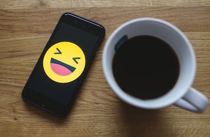 COTIDIANO. Cuanto más se usa el emoticón (el 92% de las personas tiene dispositivos con emojis en sus teclados), más importante resulta repensar su alcance