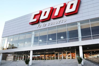 Coto decidió potenciar sus descuentos y ofertas en rubros sensibles como lácteos, carnes y bebidas