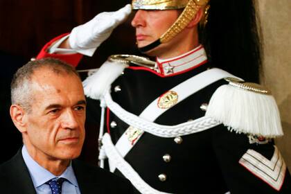 Cottarelli se reunió hoy con el presidente italiano, Sergio Mattarella, que le encargó la formación de un gabinete