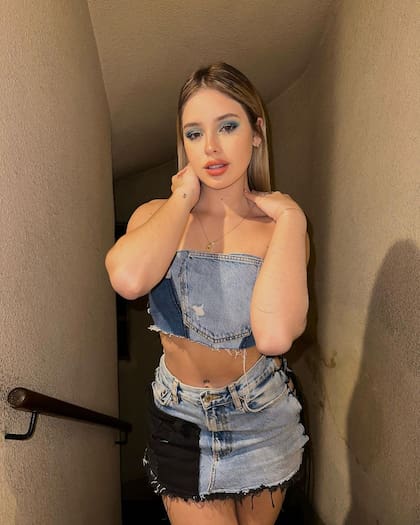 Coty Romero otra de las que elige incorporar el jean en sus looks