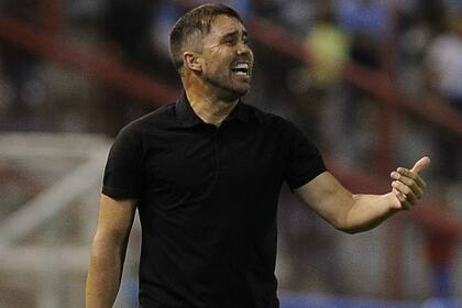 Coudet y su impronta: enérgico, no para un segundo durante los entrenamientos