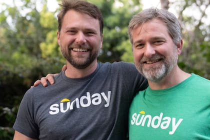 Coulter y Trent Lewis, dos hermanos, crearon una compañía de productos para el jardín en su garage