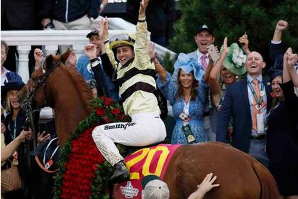 Country House, con el francés Flavien Prat, heredó la victoria en el inicio de la Triple Corona norteamericana