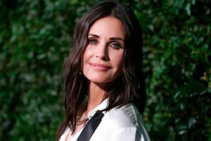 Courteney Cox sorprendió a los fanáticos de Friends con una imagen inédita del elenco de la sitcom