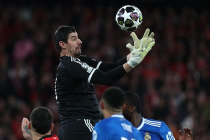 Courtois dice estar decepcionado con Mourinho por críticas a Vinícius por racismo