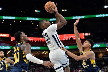Coward encesta seis triples y anota 27 puntos en victoria de Grizzlies 128-103 sobre Pacers
