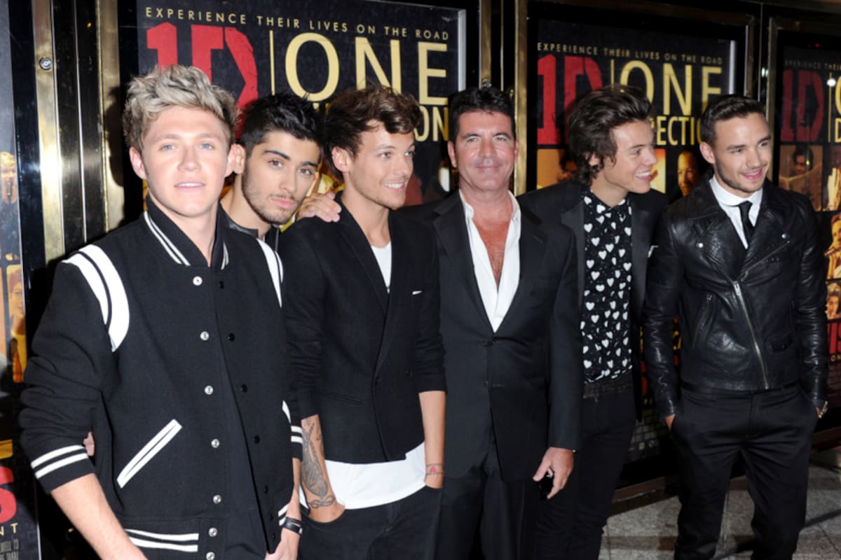 Cowell junto a sus pollitos, en el estreno del film This is us de One Direction