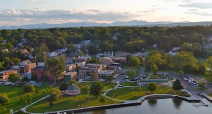 Coxsackie tiene un centro fácil de recorrer a pie junto al río Hudson y el histórico corredor de Reed Street
