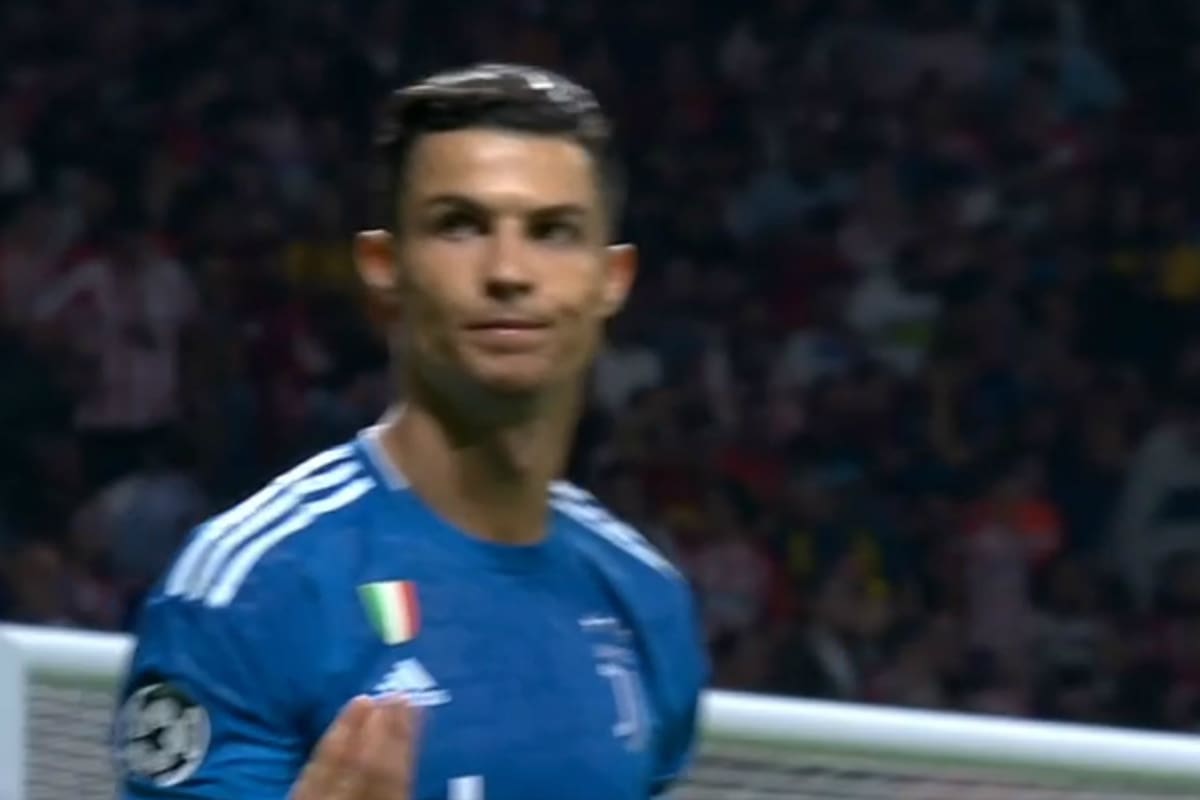 CR7 estuvo muy cerca de marcar y les dedicó un gestito a los hinchas del Aleti