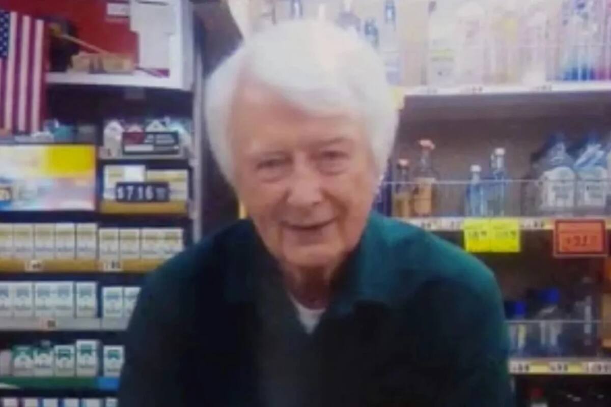 Craig Cope, de 80 años, dueño de una licorería en California