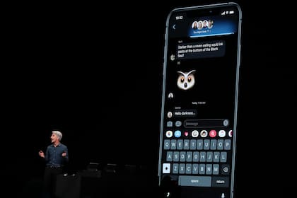 Craig Federighi, vicepresidente de software de Apple, durante la presentación del modo oscuro de iOS 13