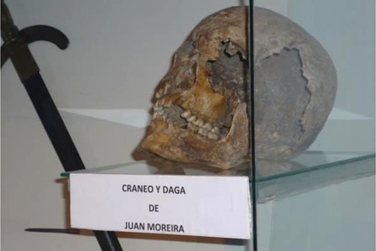 Craneo y daga de Juan Moreira