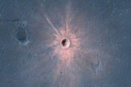 Cráter de impacto reciente en Marte