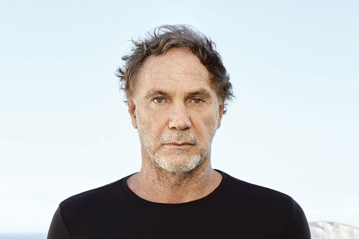 Creador de Osklen, primera marca de lujo de Brasil, acaba de abrir un nuevo local en Punta del Este y planea una colección en colaboración con Julio Le Parc