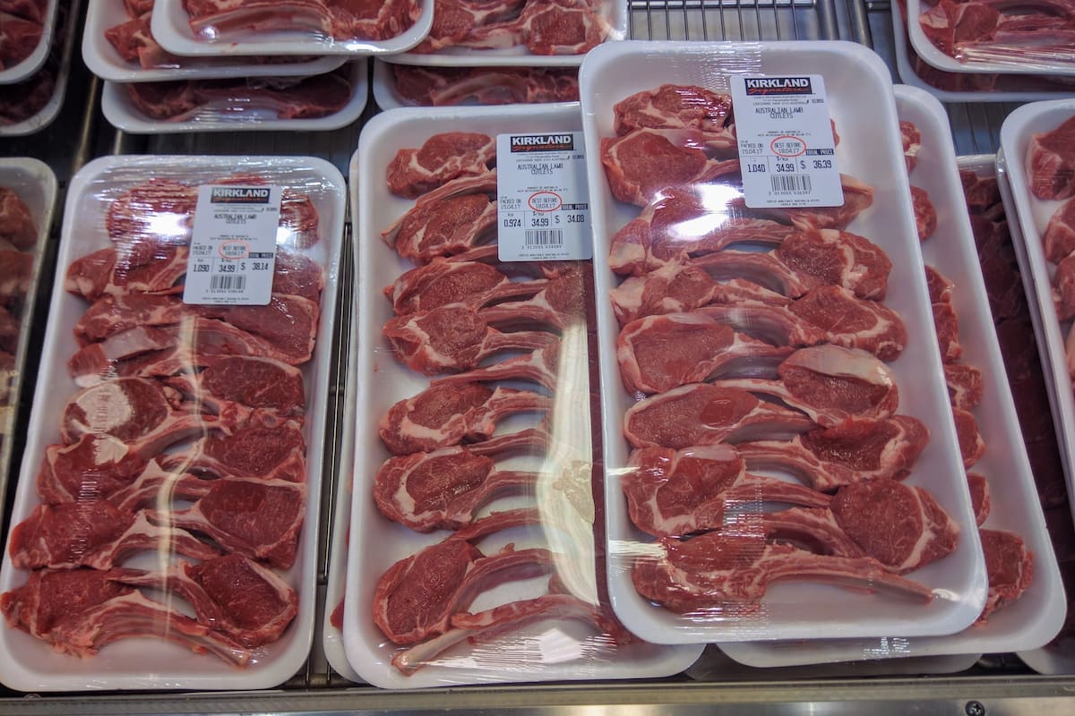 Crean un envase compostable para carnes que reemplaza al papel film