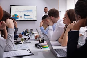Crear una presentación entretenida y visualmente atractiva es clave para lograr transmitir la información que contiene; varias herramientas permiten ir más allá del PowerPoint