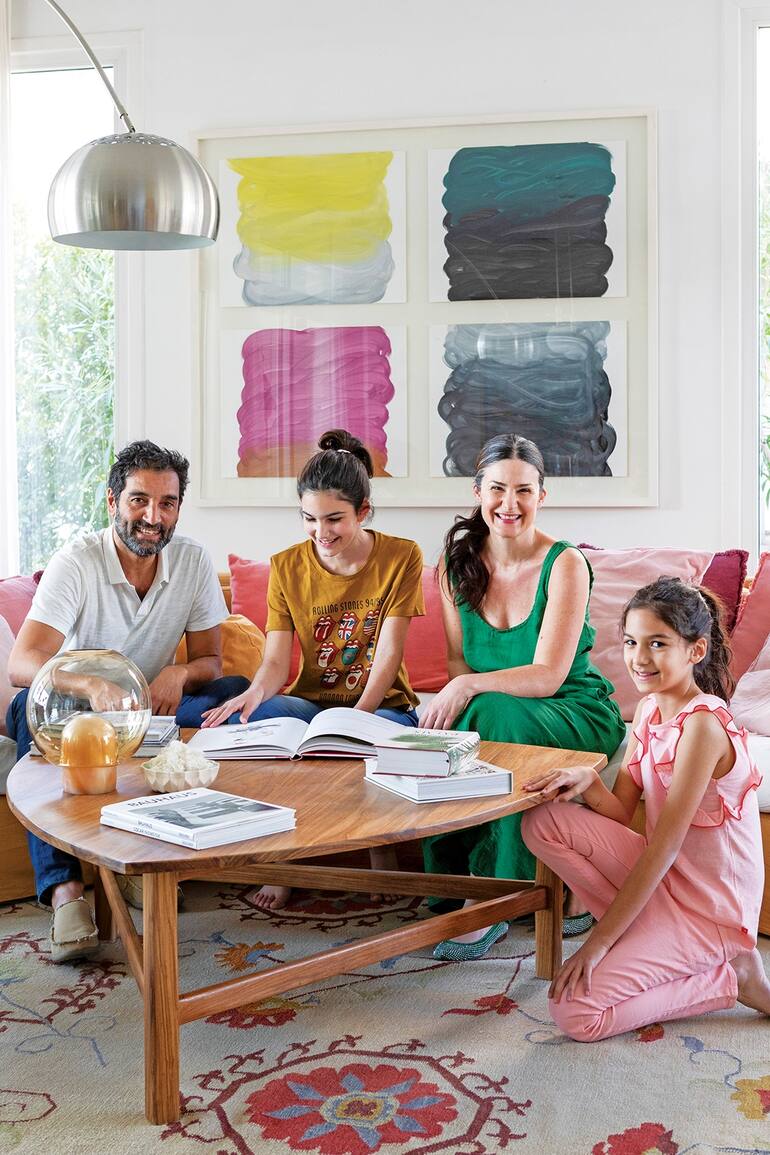 Creatividad, pasiones y colores propios en un recorrido por la casa y la historia de la estilista para marcas Carina Michelli.