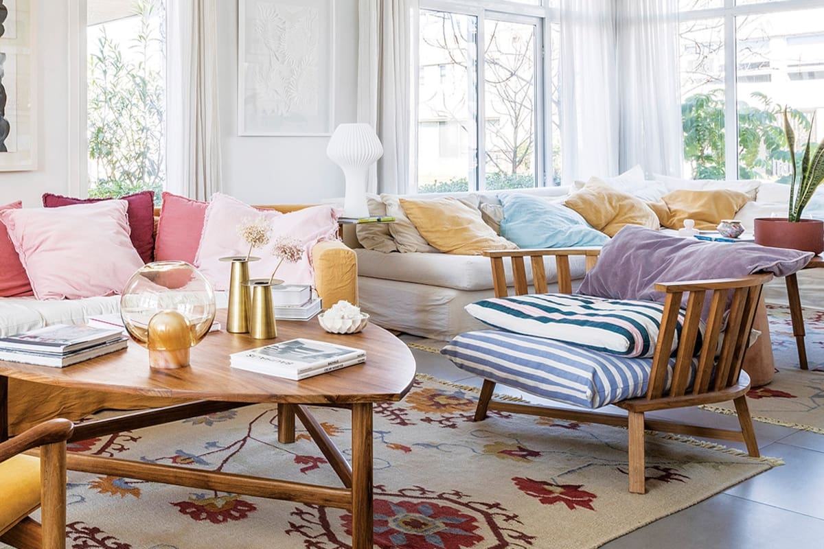 Creatividad, pasiones y colores propios en un recorrido por la casa y la historia de la estilista para marcas Carina Michelli.
