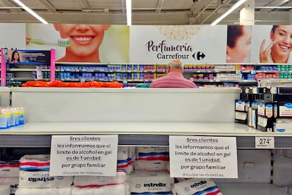 Crece la demanda del alcohol en gel y se registran algunos faltantes