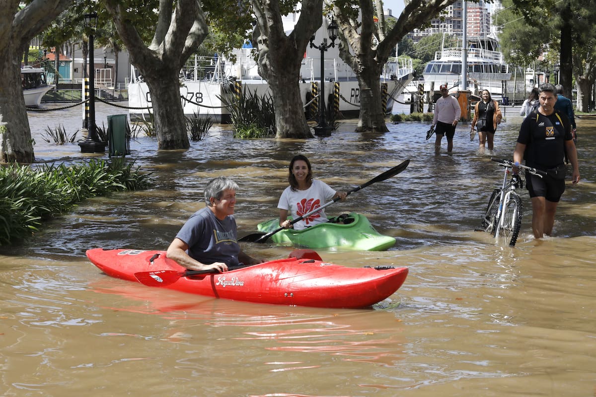 Crecida del Río por la sudestada en Tigre