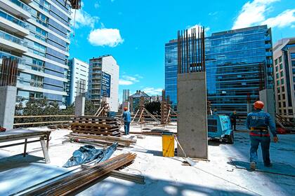 Créditos hipotecarios en dólares para comprar departamentos en construcción, el pedido de los desarrolladores