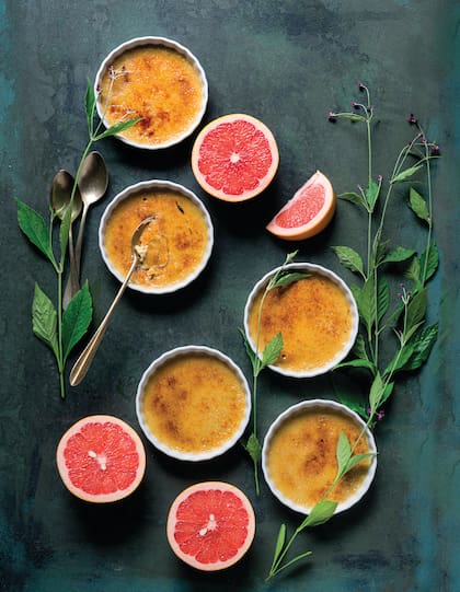 Crème brûlée de yerba y pomelo rosado