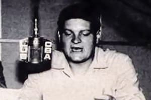 Fue una voz icónica de la radio y la TV y dobló el clásico programa de Benny Hill