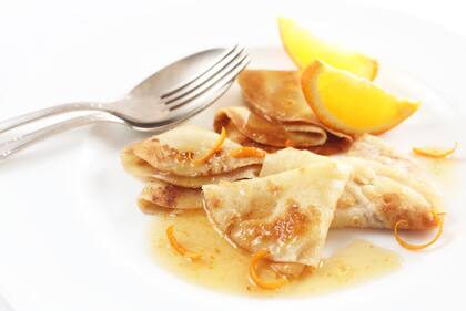 Crêpe Suzette frambée, panqueques flambeados de naranja.