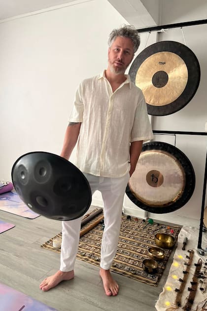 Crespo es el director de la Escuela Argentina de Handpan