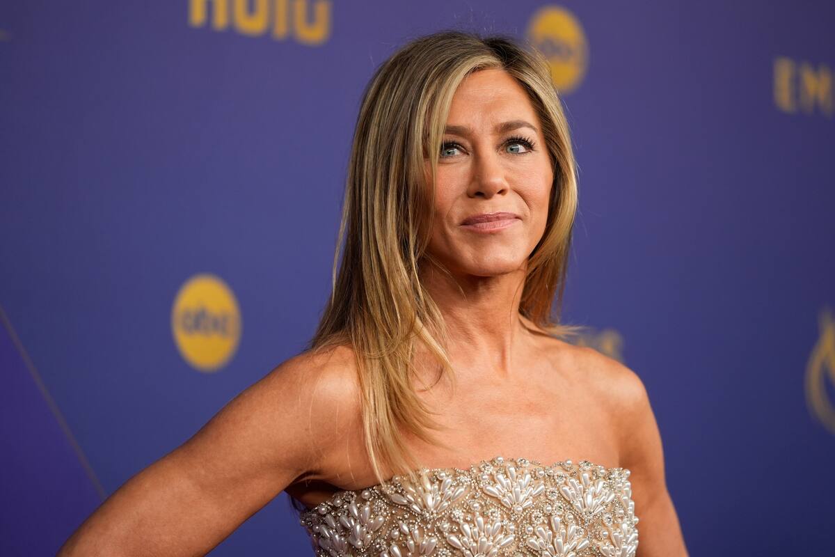 Creyó que hablaba con Jennifer Aniston y le transfirió 300 dólares (Foto AP/Jae C. Hong, archivo)