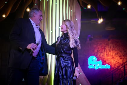 Cris Morena junto a Brian Anthony, en el evento organizado por Otro Mundo y Banco Macro