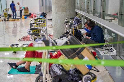 Crisis de personas sin hogar se desarrolla en el aeropuerto internacional de Madrid
