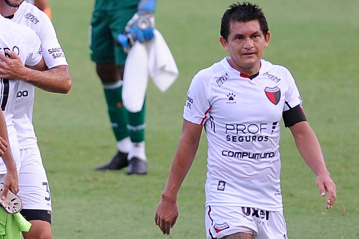 Crisis en Colón: el Pulga Rodríguez ya no quiere continuar en el club de Santa Fe pese a tener un contrato vigente