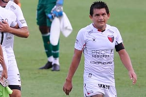 Crisis en Colón: el Pulga Rodríguez ya no quiere continuar en el club de Santa Fe pese a tener un contrato vigente