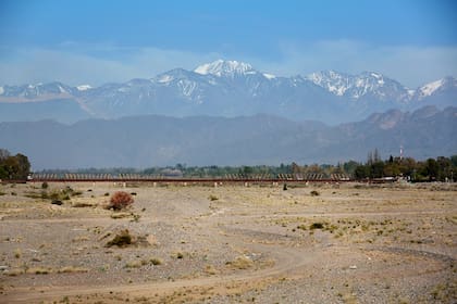 Desde hace más de una década, la provincia del oeste argentino enfrenta una profunda crisis hídrica.