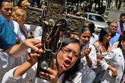 Crisis humanitaria, un concepto utilizado por diferentes sectores nacionales e internacionales para referirse al colapso de servicios y calidad de vida en Venezuela.