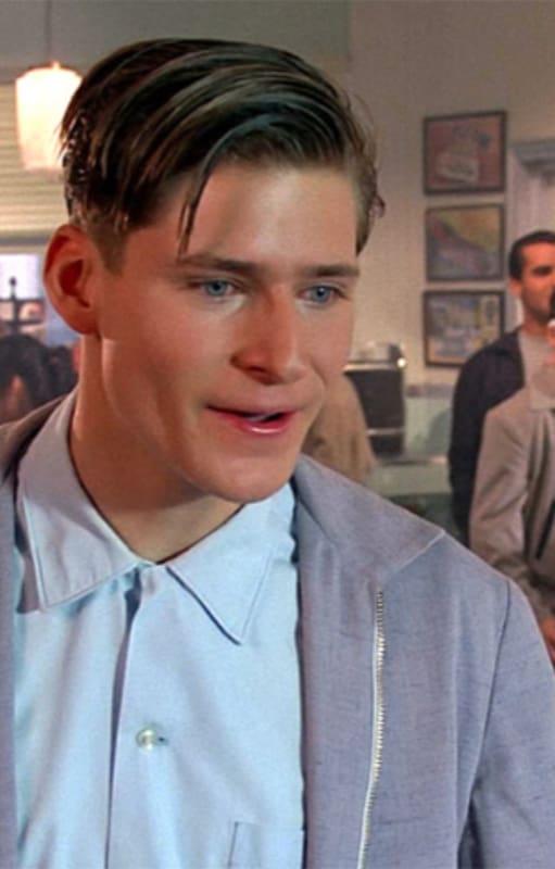 Crispin Glover en la piel de George McFly, el antihéroe de la película Volver al futuro
