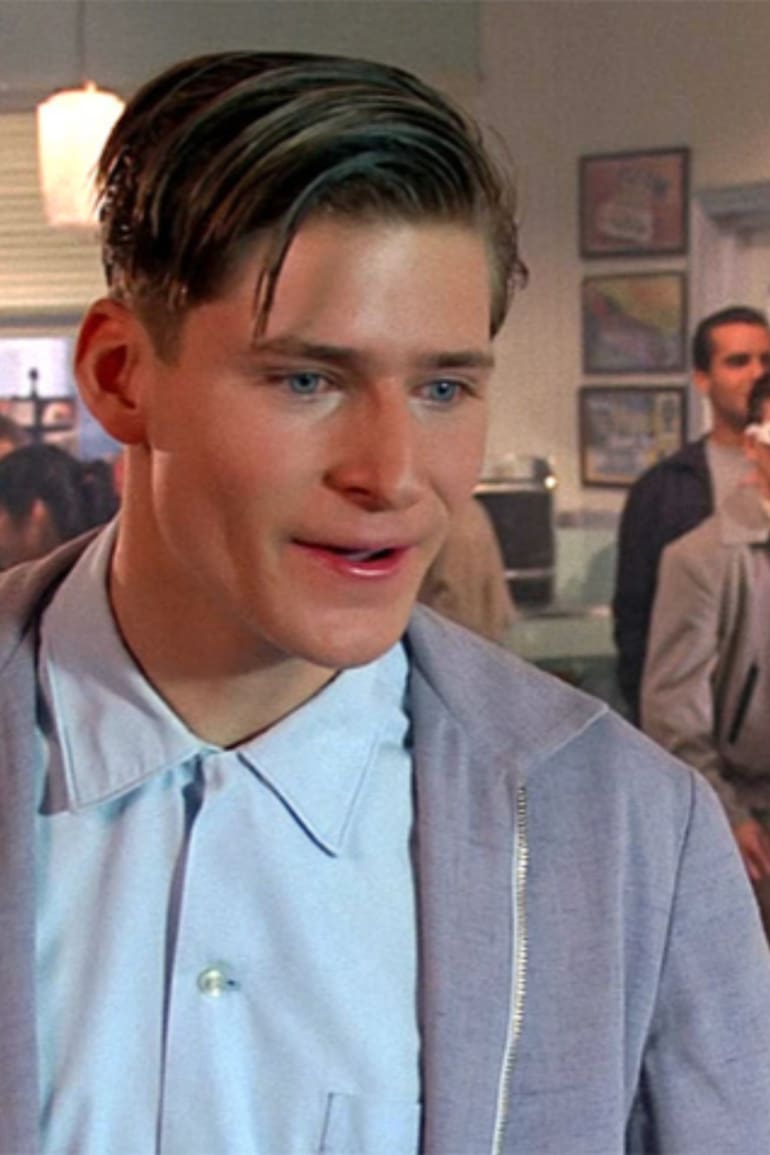 Crispin Glover en la piel de George McFly, el antihéroe de la película Volver al futuro