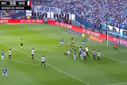 Cristaldo cabecea el córner ejecutado por Pol Fernández y el balón se meterá junto al palo derecho de Aguerre