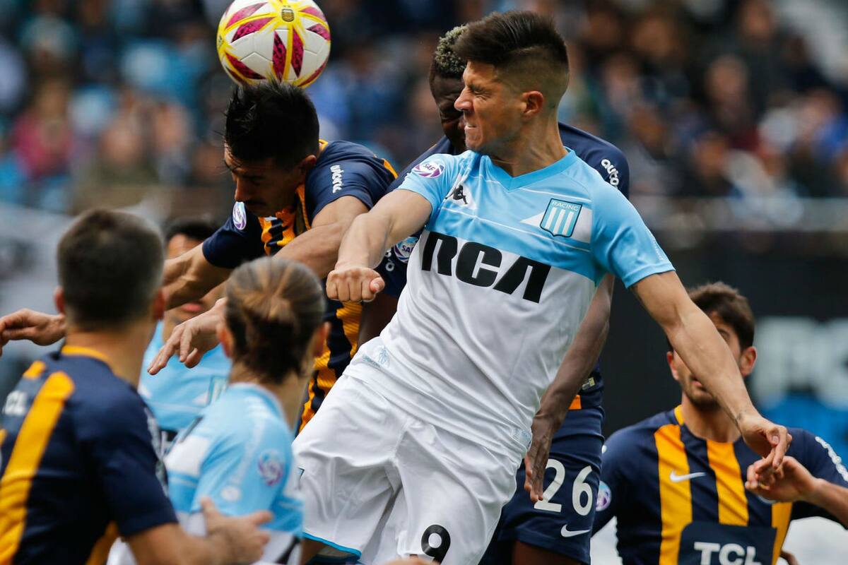 Cristaldo, con la camiseta de Racing