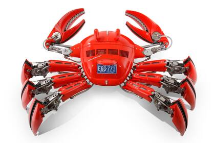 El cangrejo mecánico EGG 771, echo con un motor de auto en desuso