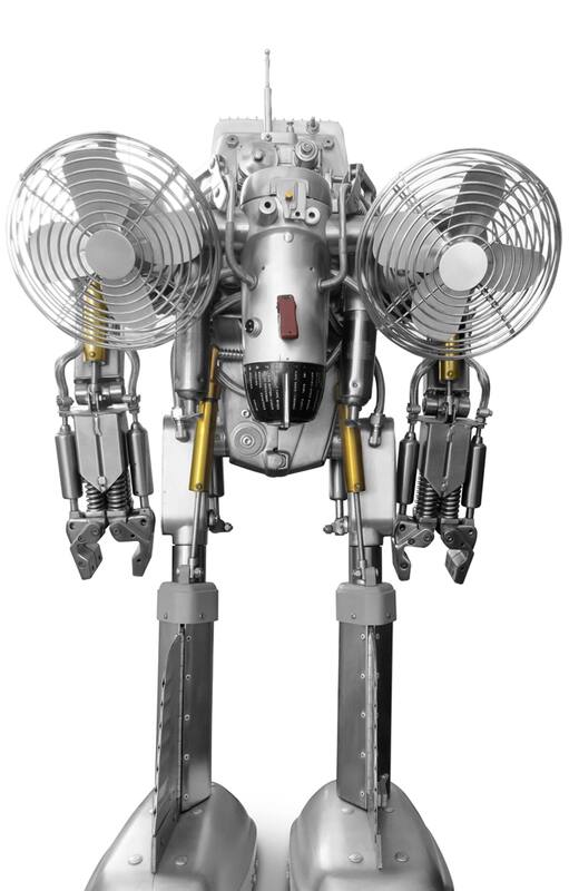 Uno de los "robots" de Cristian Castro, objeto de arte construido a partir de chatarra