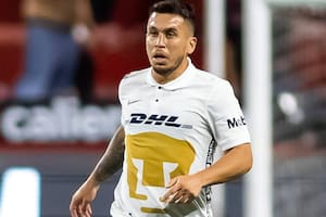 Cristian Battocchio con la camiseta de los Pumas de México