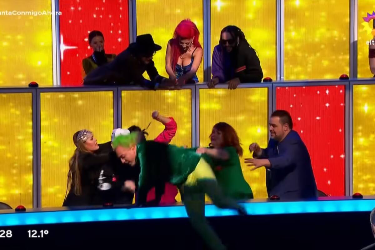 Cristian Castro se tiró de la tribuna de Canta Conmigo Ahora y causó pánico en el estudio