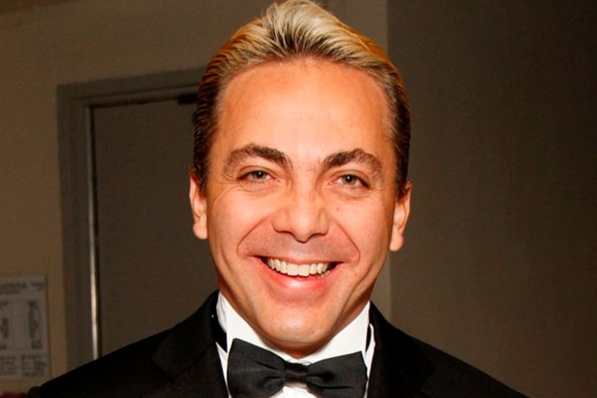 Cristian Castro vistió un curioso uniforme en El muro infernal y fue blanco de burlas en redes