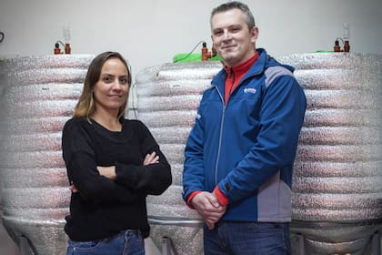 Cristian Codoni y Alejandra Vélez hicieron Squalus, la cerveza sin alcohol y con proteínas para deportistas.