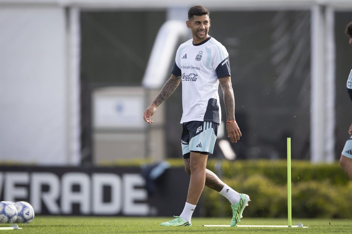 Cristian Cuti Romero, durante el entrenamiento del plantel de la selección argentina, en la previa al viaje a Córdoba