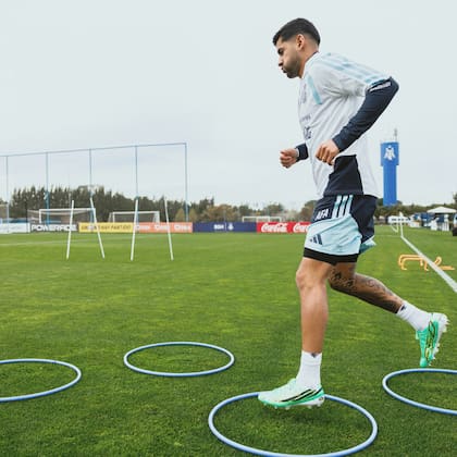 Cristian "Cuti" Romero, durante una práctica con la selección argentina en Ezeiza