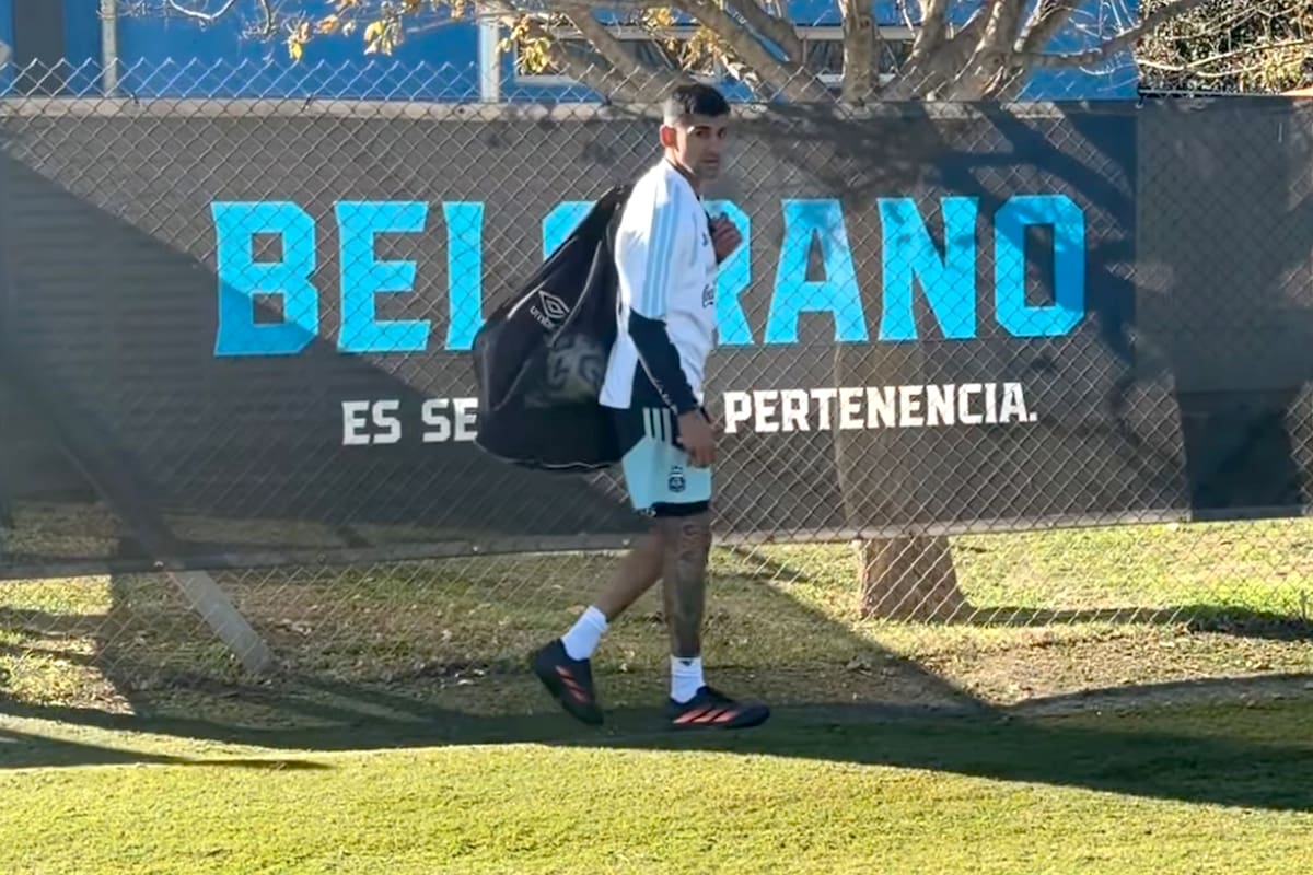 Cristian "Cuti" Romero en el predio deportivo de Belgrano: el defensor está en Córdoba para ver la final del Torneo Apertura entre el Pirata y River, que se jugará el domingo